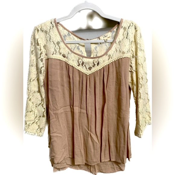 Lace 3/4 Sleeved Shirt - Picture 1 of 3